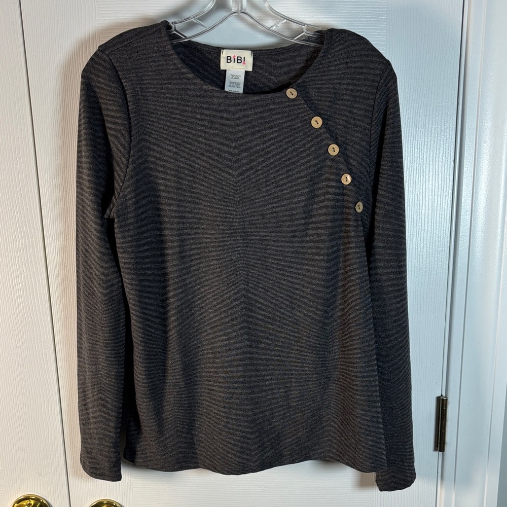 BiBi Long Sleeve Stretchy Gray Knit Chevron Pattern Shirt Large